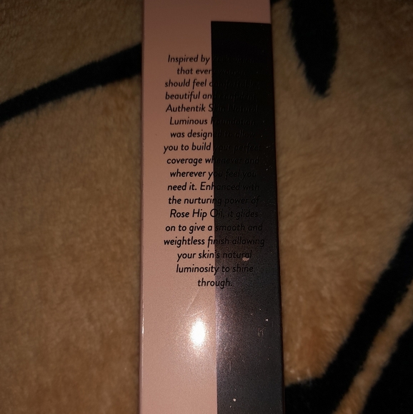 🔴Zoeva foundation - Picture 3 of 5